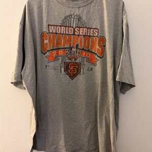 Vintage San Francisco Giants Gray 'World Series Champions' Graphic Tee
